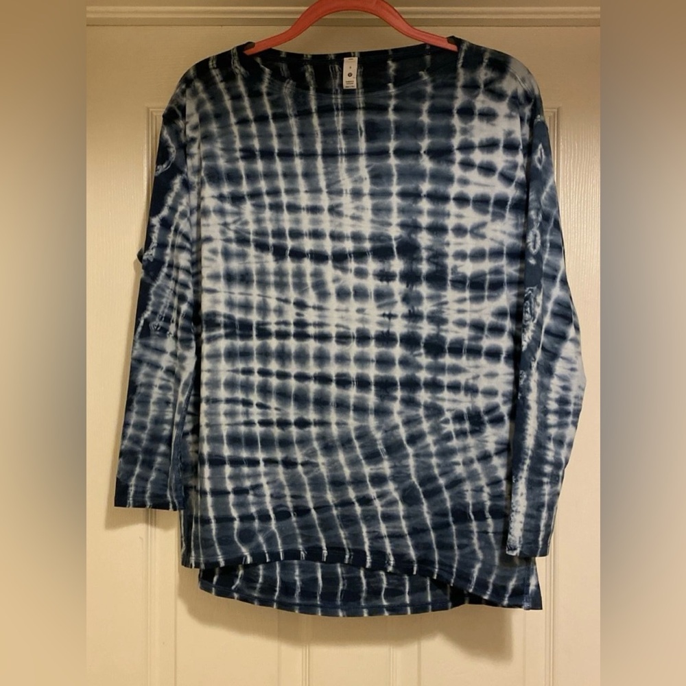 Lululemon Back in Action Blue Tie Dye Shirt